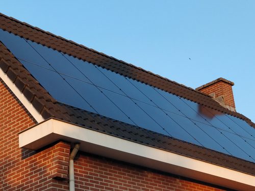 Een gebruiksvergoeding voor zonnepanelen opnemen in de servicekosten: mag dat?